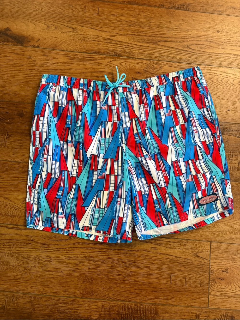 Vineyard Vines Men’s Sailboat USA Print Swim Trunks Size L Nautical